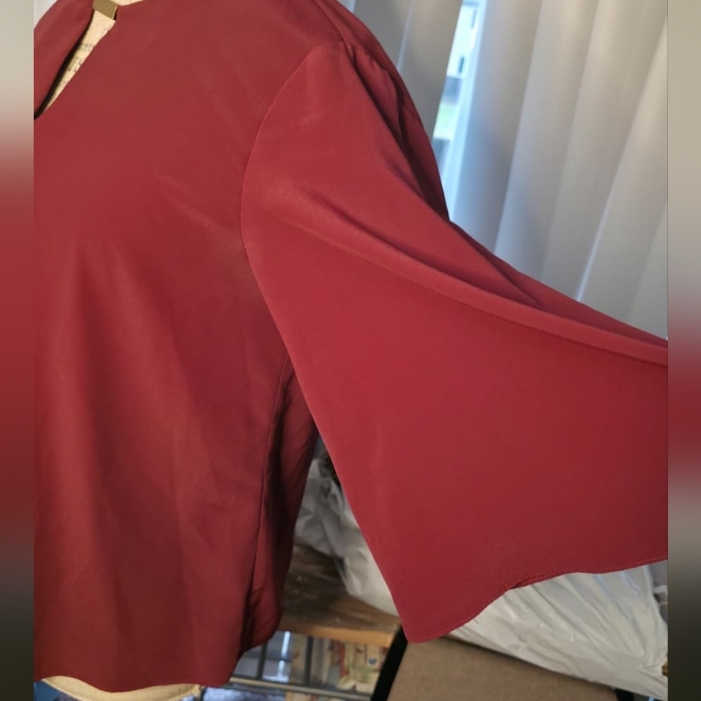 Knot-Front Keyhole Blouse in Burgundy - Picture 4 of 8